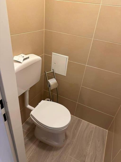Direkt Bei U1 Apartment Vienna Luaran gambar